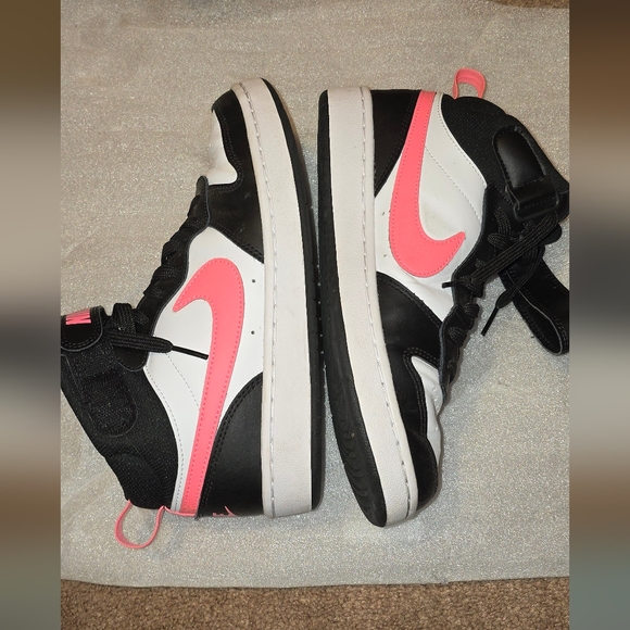 Nike Court Borough Mid, kids size 6.5y, women 8 - Picture 3 of 7